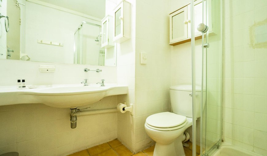 King Room: Bathroom