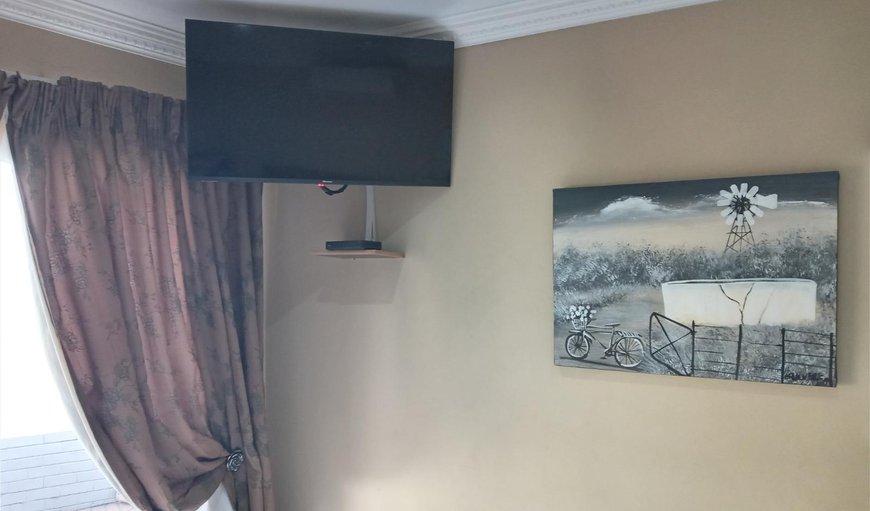 Standard Room: TV and multimedia