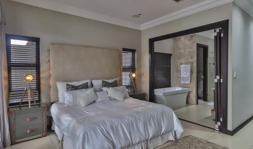 The Pecan Lake Guesthouse: Photo of the whole room