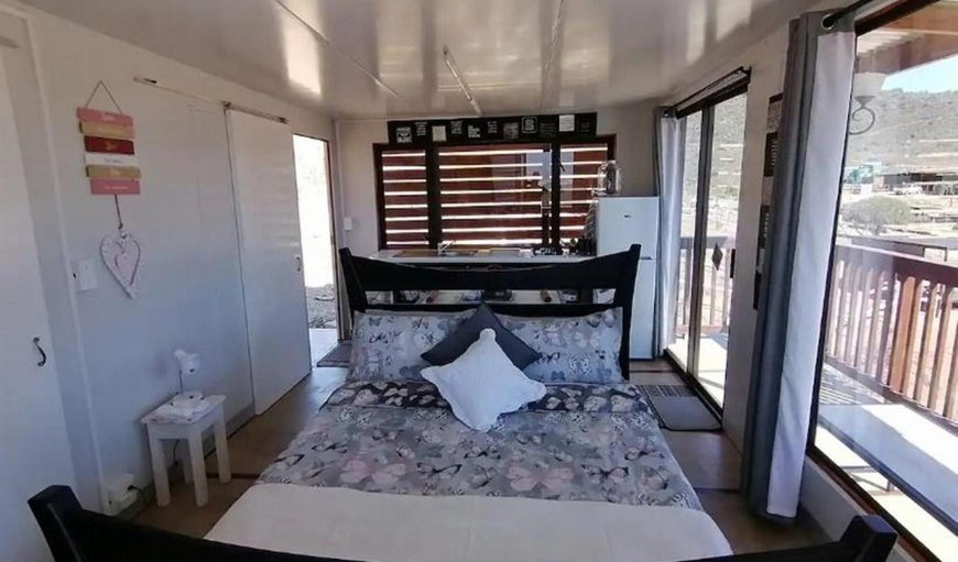 Romantic Cottage: Bed