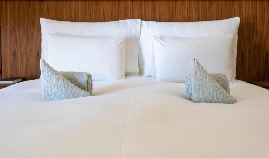 Luxury Double Room: Bed