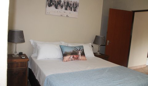 Room 2, 2 Bedroom 2 Bathrooms: Room 2