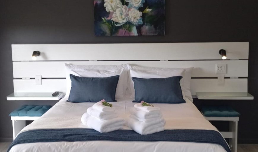 Standard Queen Room: Bed