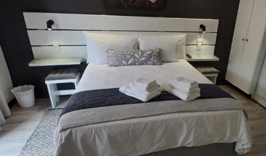 Comfort Queen Room: Bed