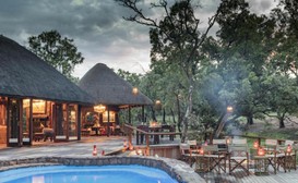 Ndlovu Safari Lodge image