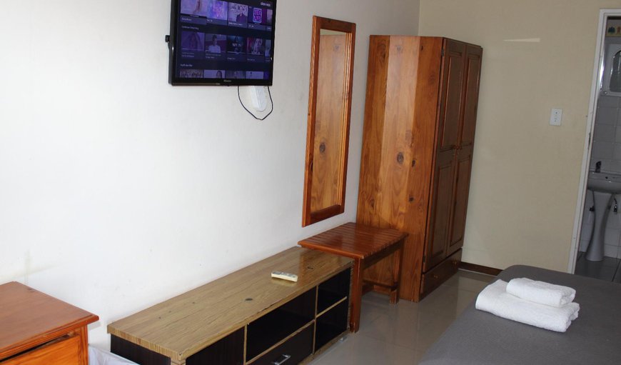 Queen Room: TV and multimedia