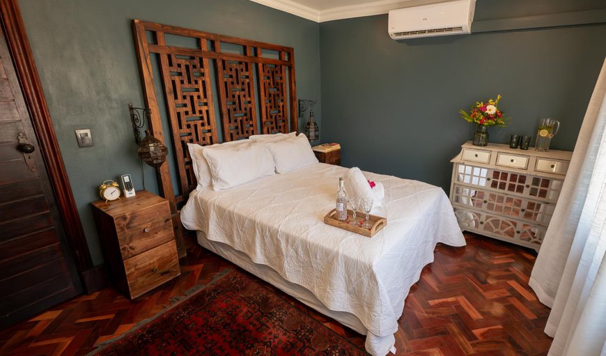 Traditional Queen Room: Bed