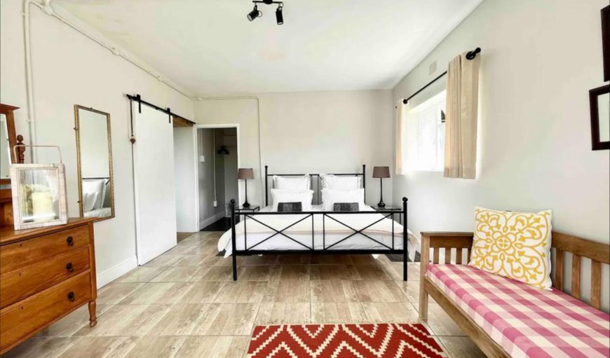 Luxury one-bedroom Apartment: Bed