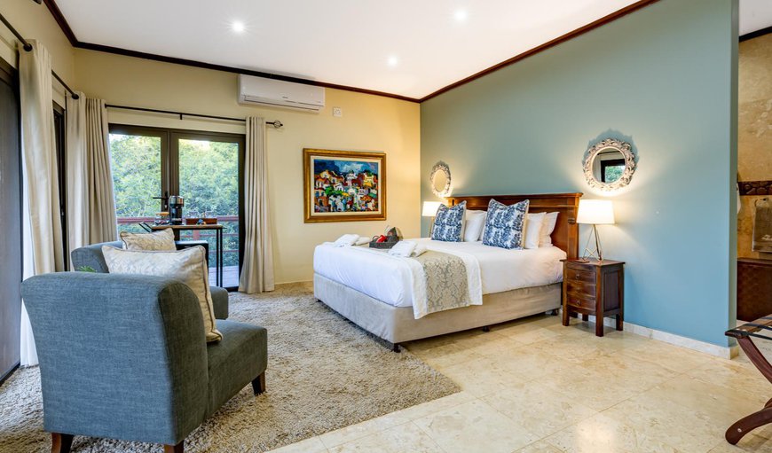 Luxury Boutique King Suite with a Deck: Photo of the whole room