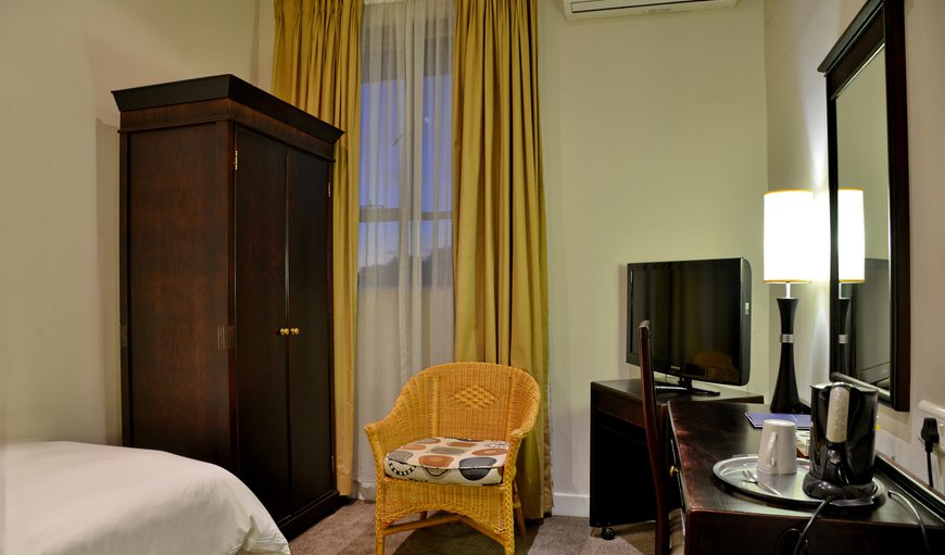 Studio Single Room: Studio Single Room
