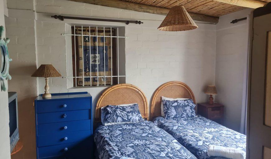 River House: Bedroom with twin singles