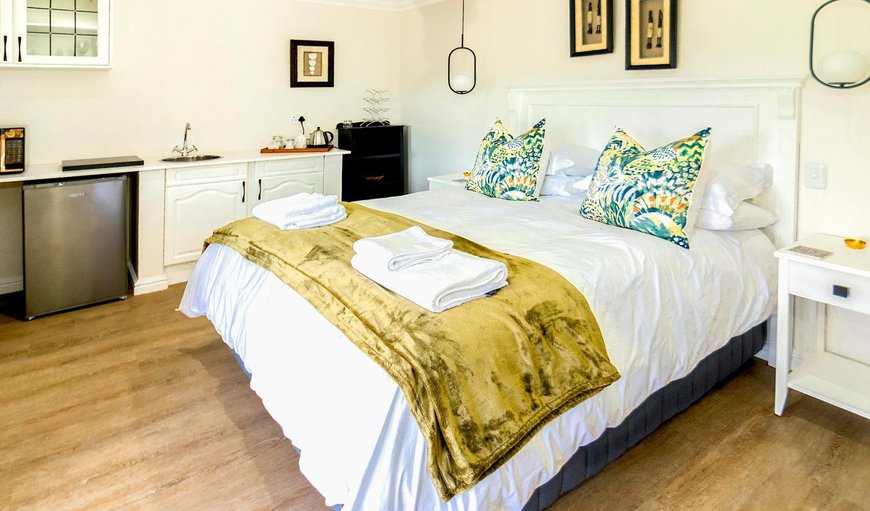 Standard Studio Apartment: Bed