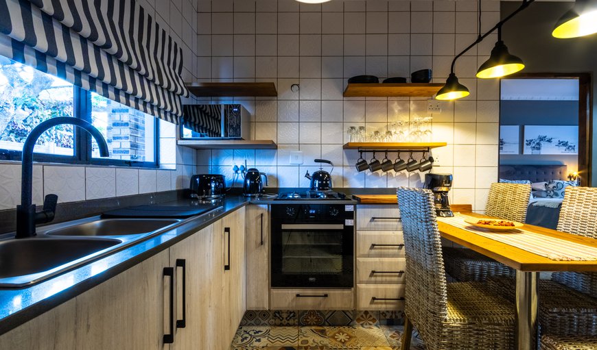 Family Suite 1: Kitchen