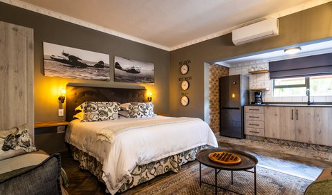 Family Suite 3: Open plan room
