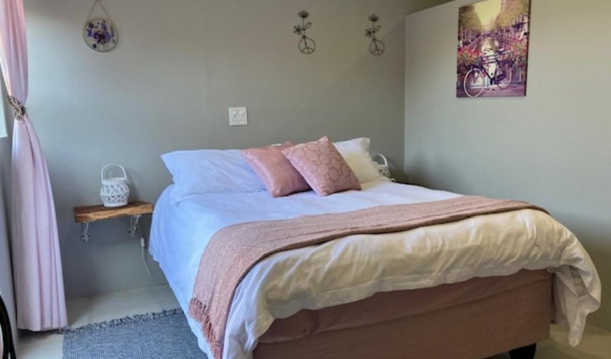 Stellies Room 2: Bed
