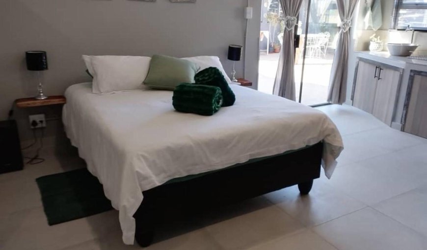 Stellies Room 3: Bed