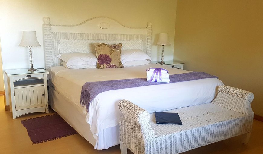 Guest Room 10: Bed