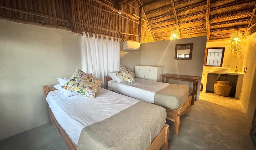 2 Bedroom Holiday Home: Bed
