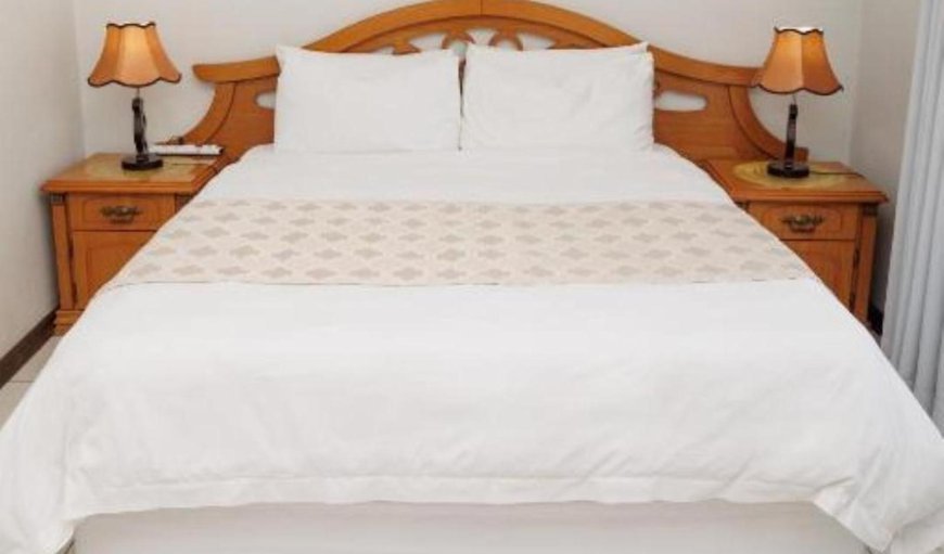 Standard Queen Room: Bed