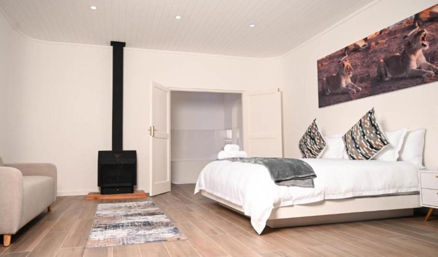 4E Superior Family Room: Photo of the whole room