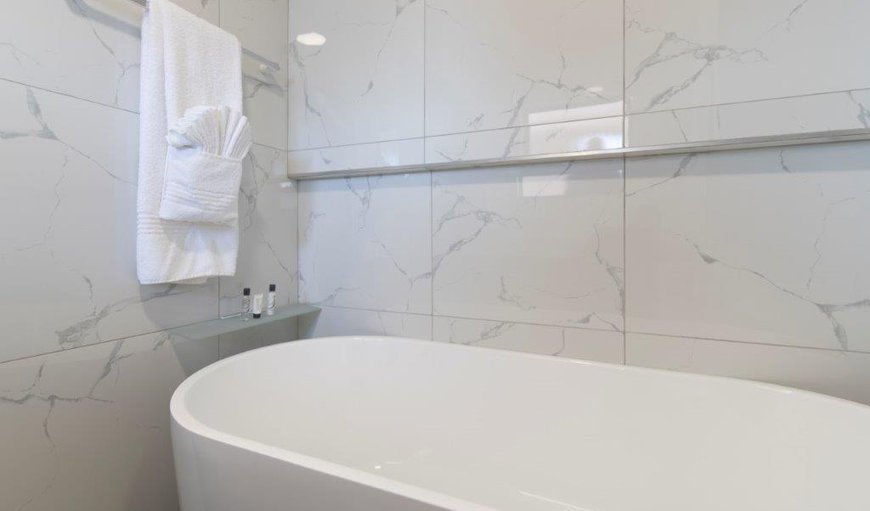 Ground Floor - Deluxe Room with Bath: Superior and Deluxe Rooms - Bathroom