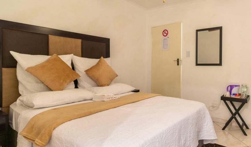 Standard Room: Bed