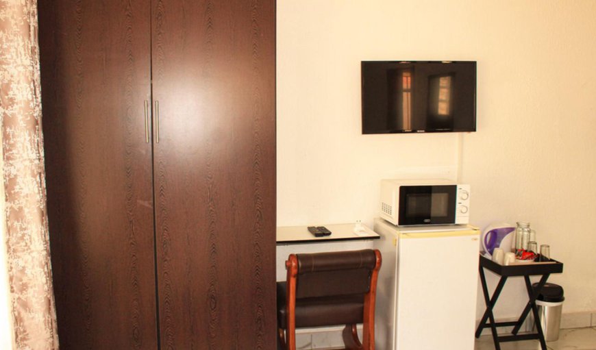 Standard Room: TV and multimedia