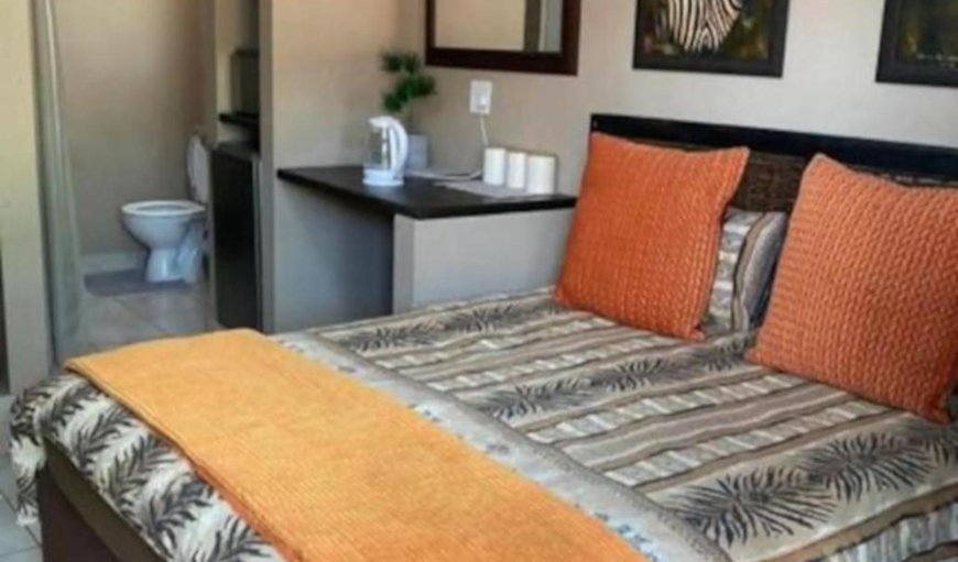 Standard Double Room: Bed