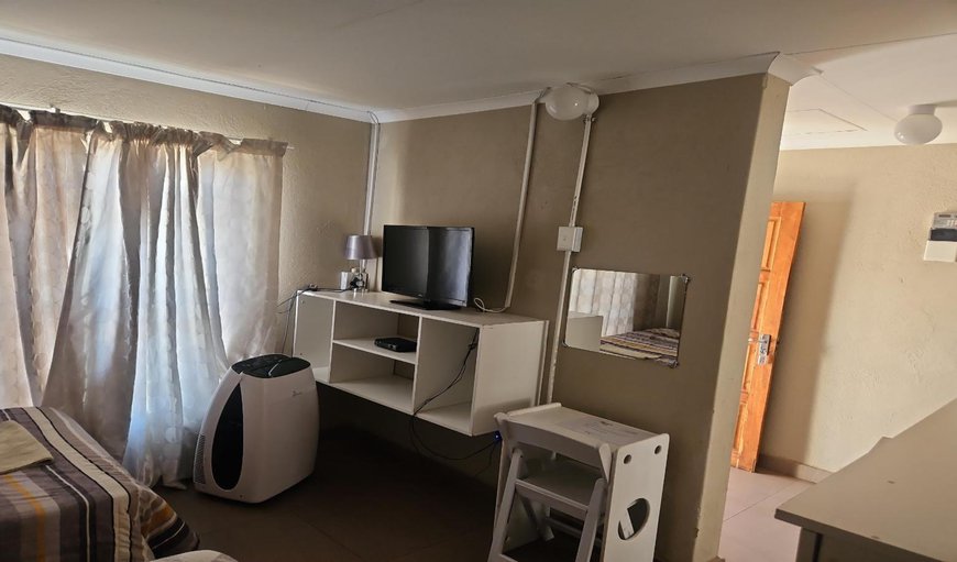 Economy Twin Room: Photo of the whole room