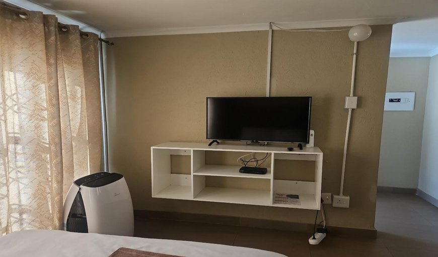 Economy Double Room: TV and multimedia