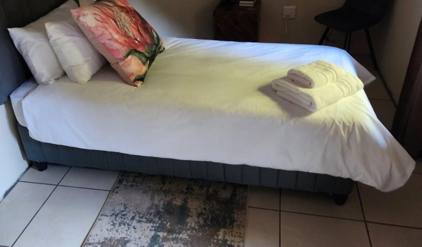 Comfort Single Room: Bed
