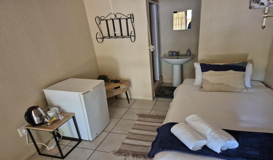 Budget Single Room: Photo of the whole room