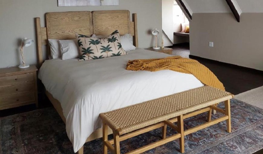 4 Bedroom Beachfront Home: Bed