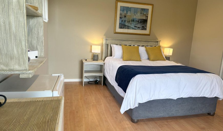 Deluxe Queen Room: Bed