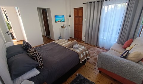 Double Room: Bedroom
