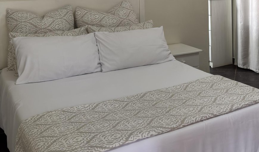 Standard Double  Room: Bed