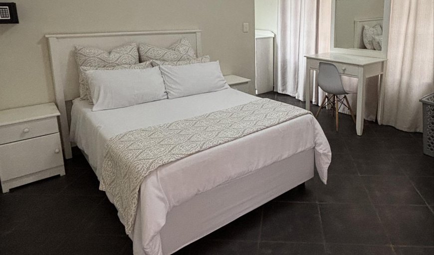 Standard Double  Room: Photo of the whole room