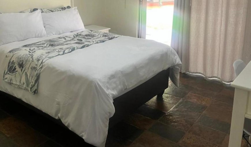 Basic Double Room: Bed