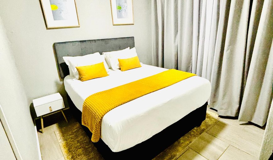 Luxury Queen Room: Bed