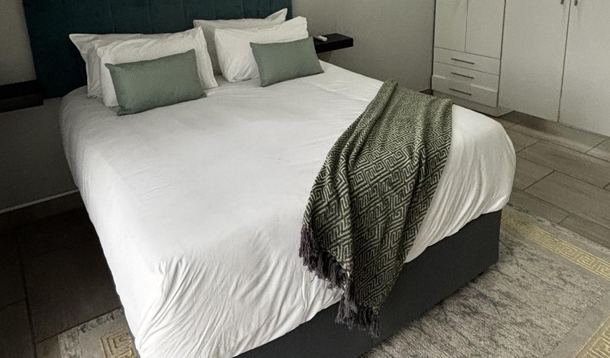 Executive Queen Room: Bed