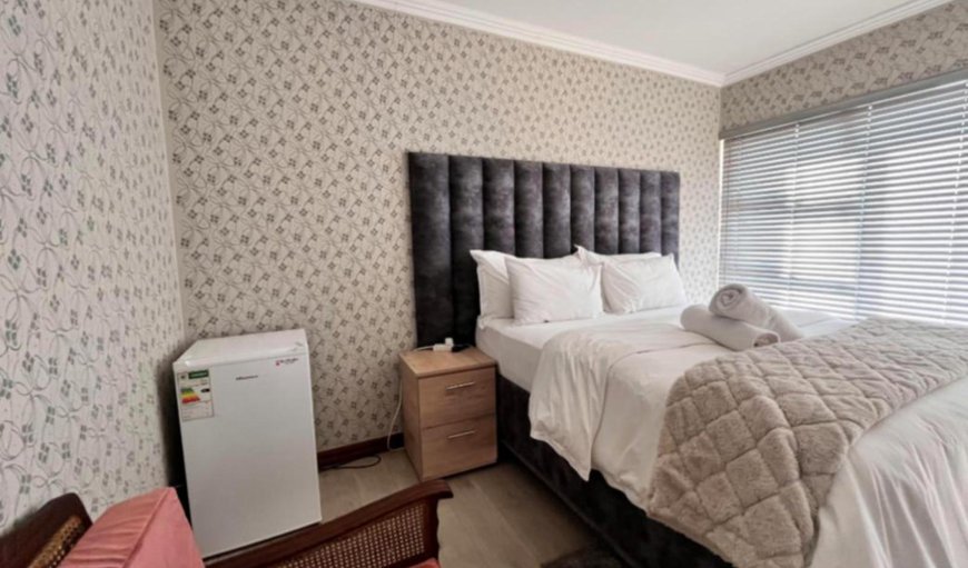 Double Room With Private Bathroom: Photo of the whole room