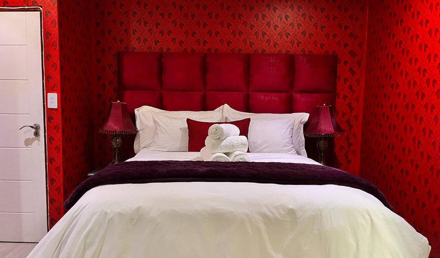 Deluxe Double Room with Balcony: Bed