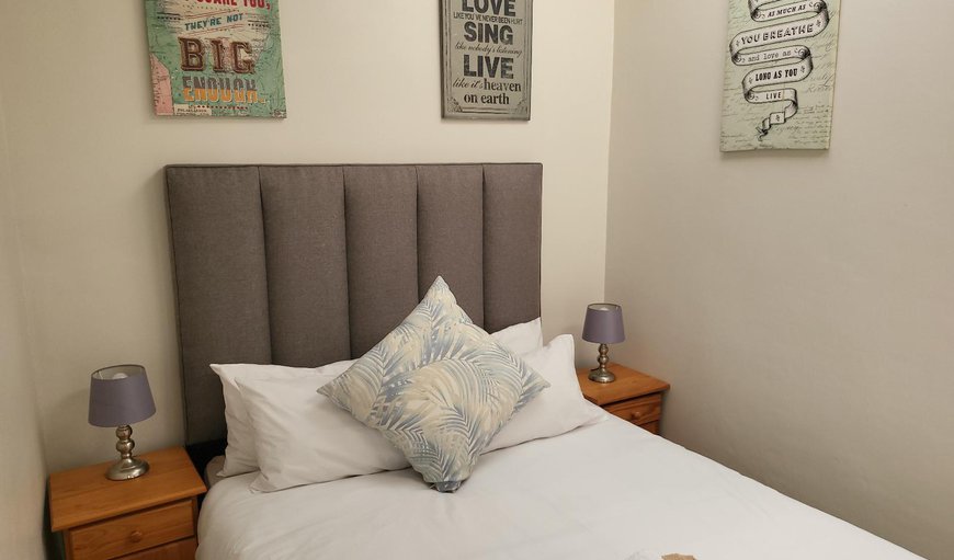 Standard Double Room: Bed