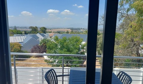 R8: Premier King with Balcony: Room Balcony