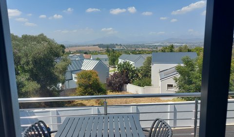R4: Premier King with Balcony, Bath&Show: Room Balcony