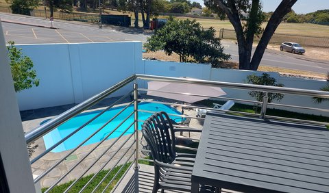 R6: Deluxe King with Balcony & Pool View: Room Balcony