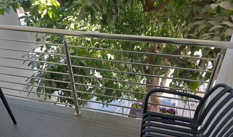 R7: Deluxe King with Balcony: Room Balcony