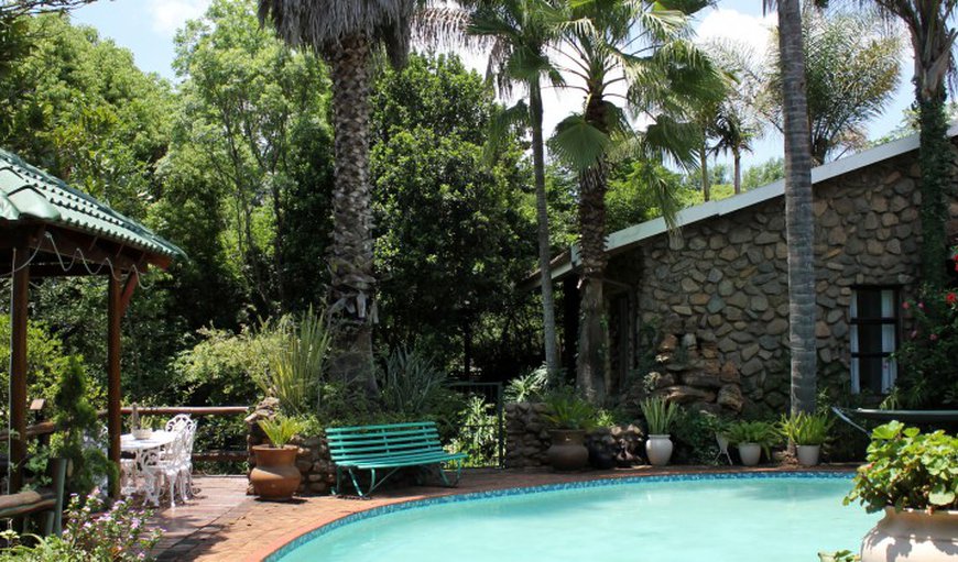 The Sabie Townhouse features an outdoor swimming pool