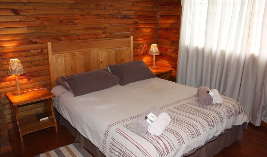 6 Sleeper Log Cabin: The 6 Sleeper Log Cabin has two bedroom. The first room is furnished with a double bed and the second room has four single beds.