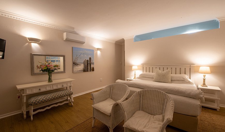 Luxury: Peter Room: Fairlight Beach House - Peter Room